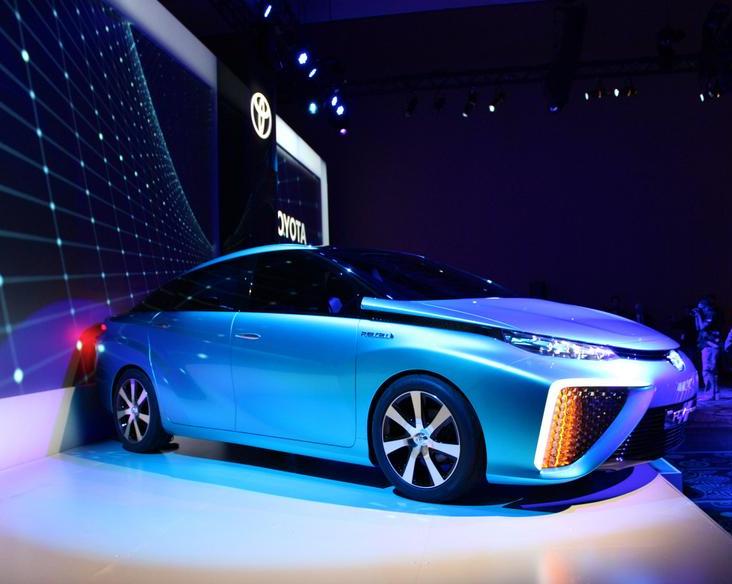 Революция в автоиндустрии. Toyota представляет коммерческий автомобиль на водороде