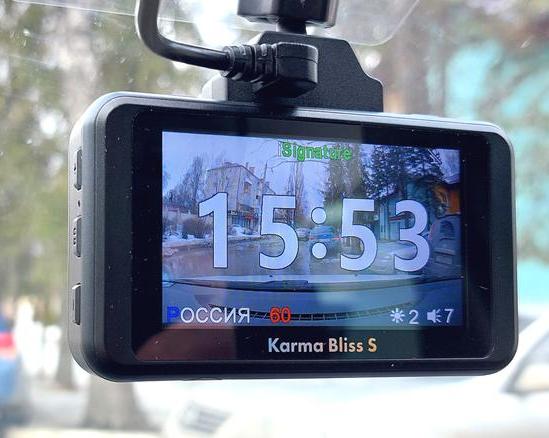 Обзор комбинированного устройства для автомобилистов Fujida Karma Bliss S WiFi