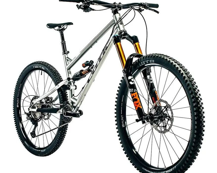 Cotic RocketMAX Gen4: горный велосипед, имеющий стальную раму с полной подвеской