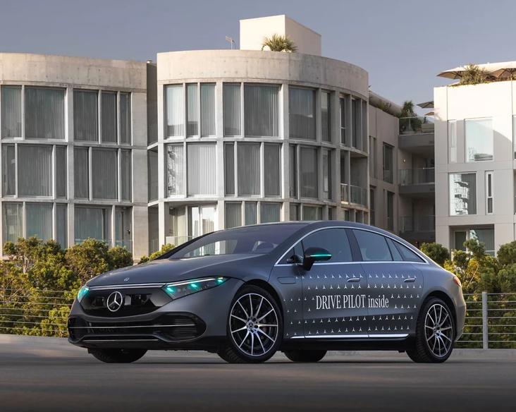 Зачем компания Mercedes