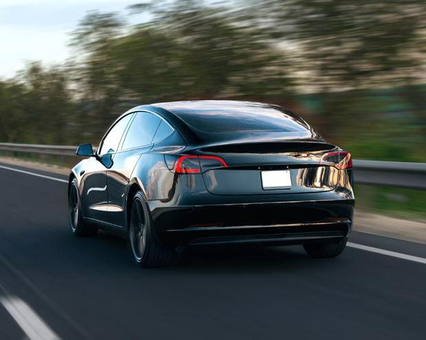 Tesla уволит более 14 тысяч сотрудников из