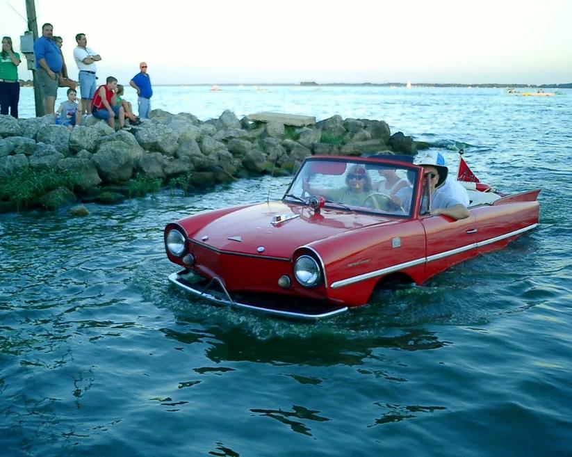С дороги в реку и обратно: как появился первый автомобиль