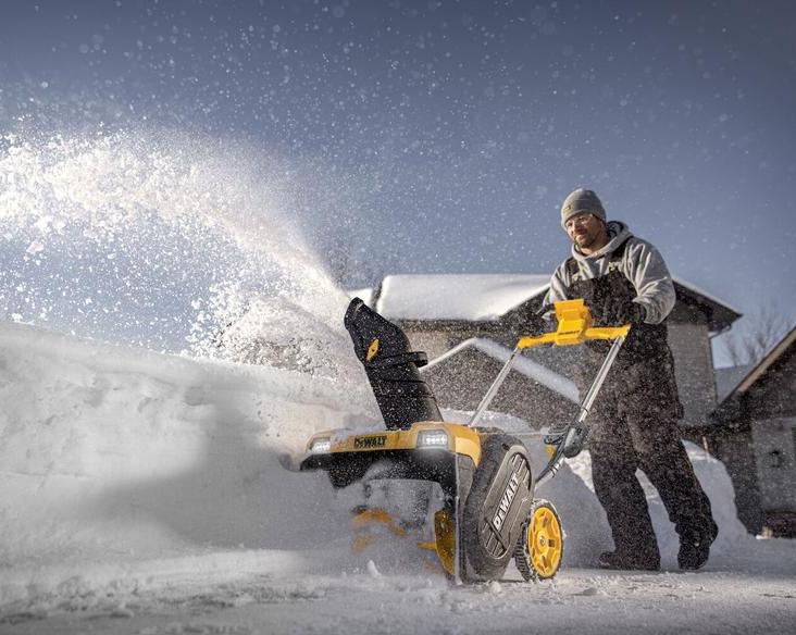 Американский бренд Dewalt выпустил аккумуляторный снегоочиститель Dewalt 60V