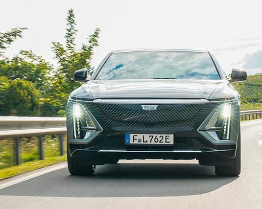 General Motors начинает продавать электромобиль Cadillac Lyriq в Европе